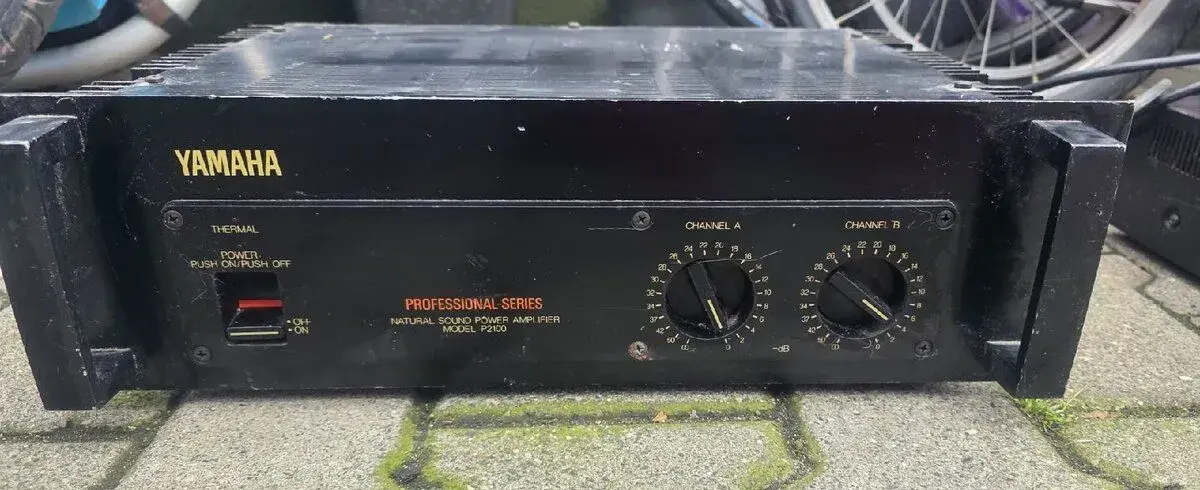 STEREO KONCOVÝ ZESILOVAČ YAMAHA P2100