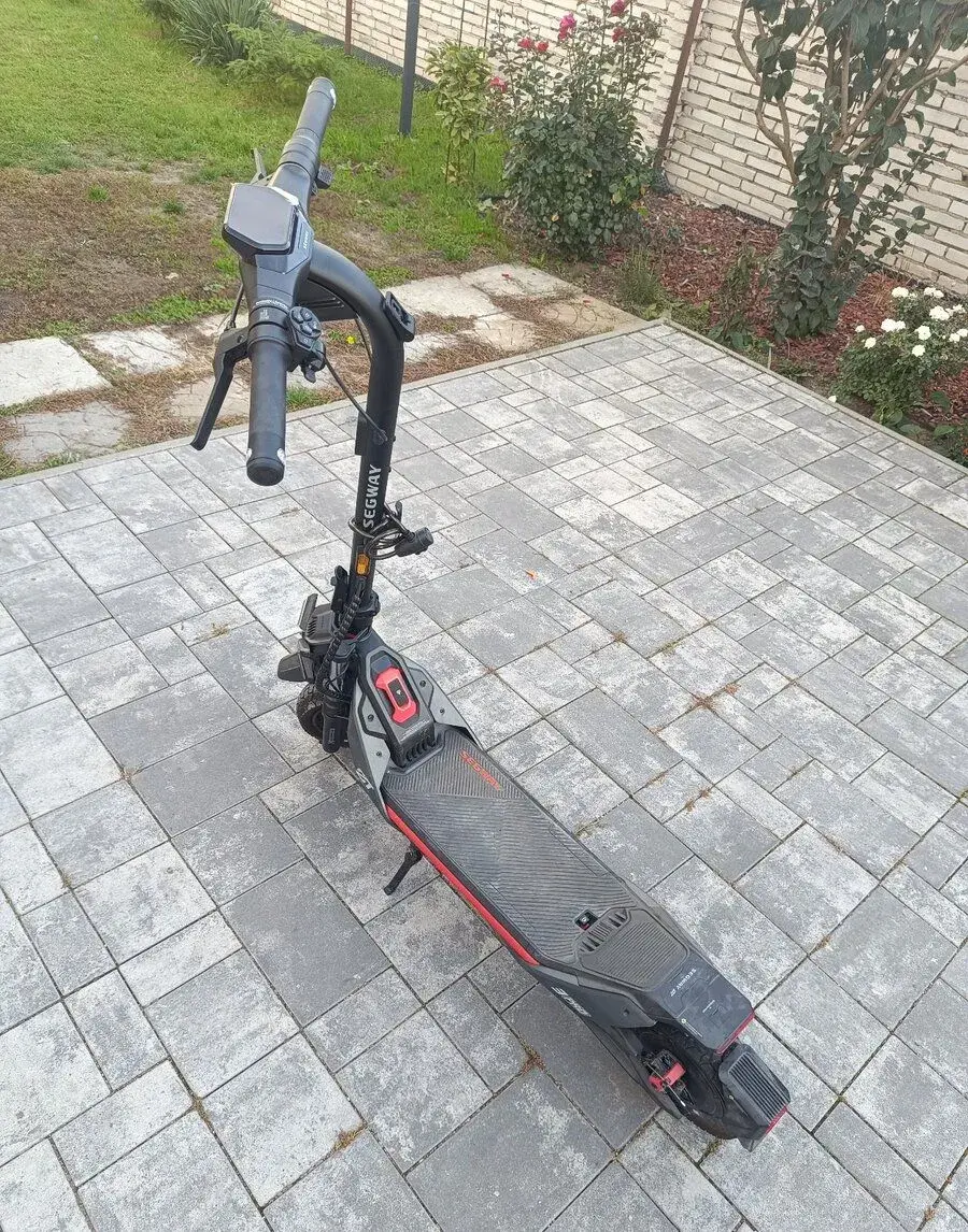 Elektrická koloběžka Segway ZT3 PRO E