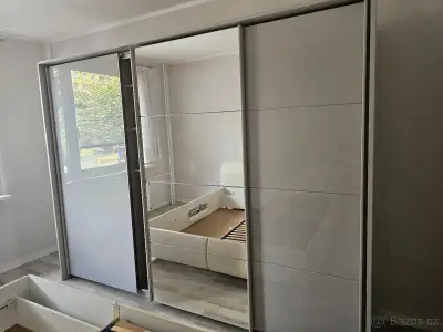 Šatní skříň MAINLEUS