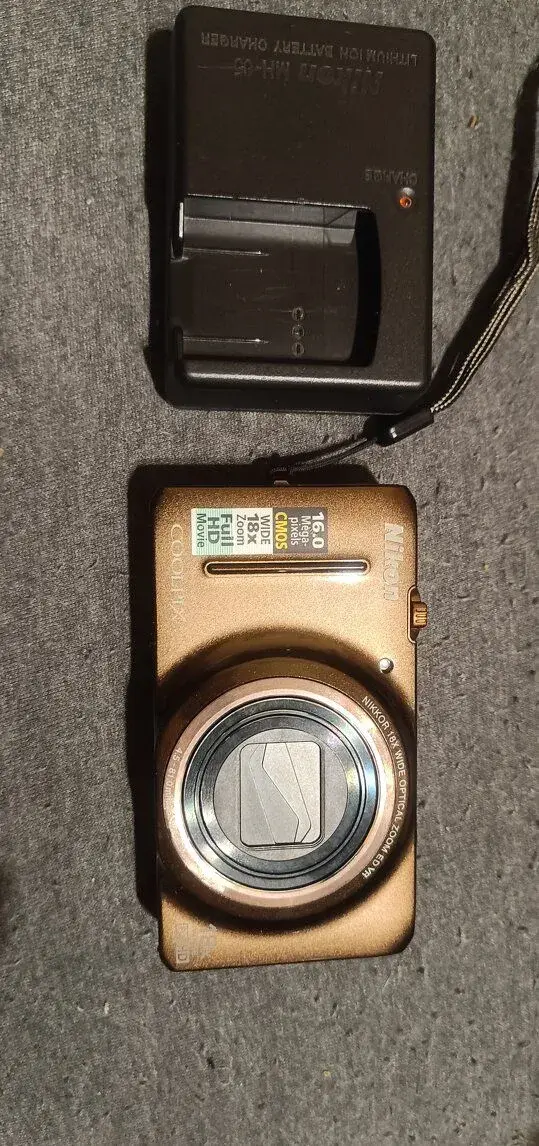 Nikon CoolPix S9200 Marron Glacé STAV JAKO NOVÝ