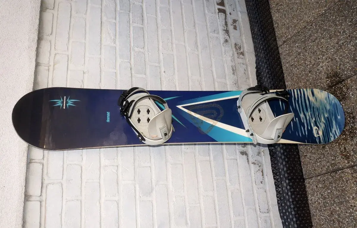 Snowboard 148 cm Rossignol + vázání Rossignol, dobrý stav.