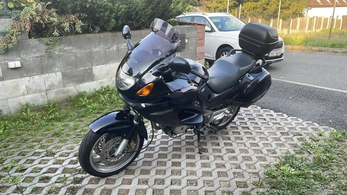 Honda NT 650 V Deauville – kardan, kufry, spolehlivý