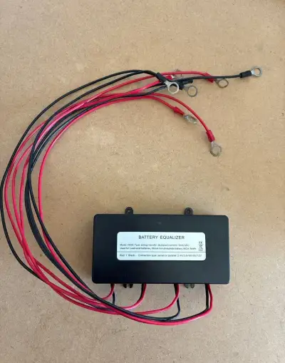 Bateriový balancer HA02 pro 4 baterie (12V / 48V).