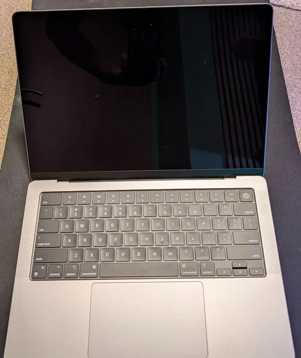 Macbook Pro M1 - 14" ve skvělém stavu