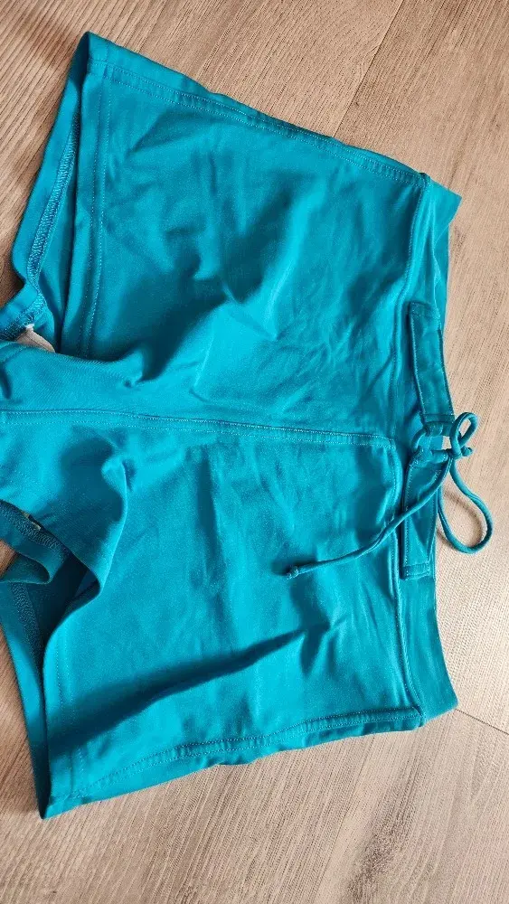 Plavkové šortky 42B / L-XL