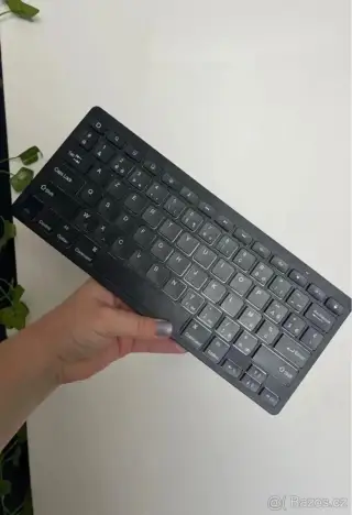 Bluetooth klávesnice na baterky