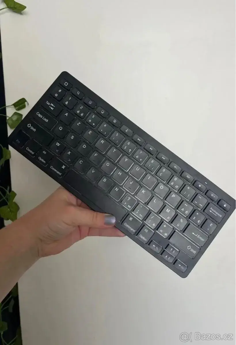 Bluetooth klávesnice na baterky