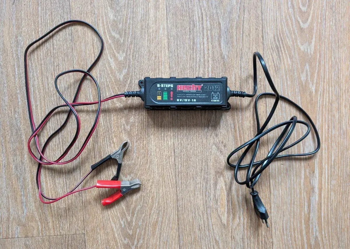 Nabíječka Hecht 6V/12V / 1A
