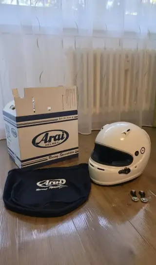 Motokárová helma Arai sk-6 ( veliskot M )