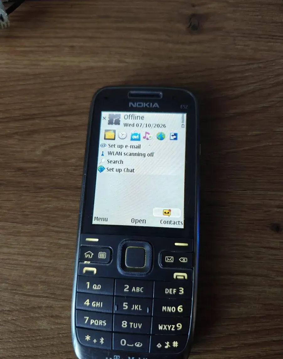 Nokia E52