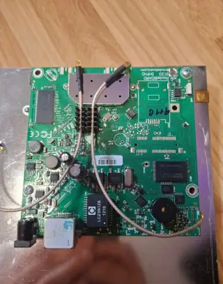 MikroTik RB911G-5HPnD - 5GHz + anténa + průchodka RJ45