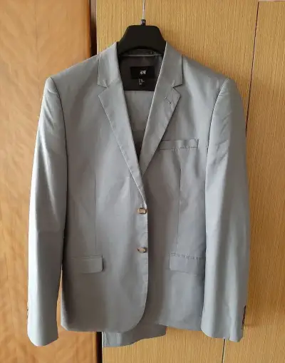 Světle šedý pánský oblek H&M vel. 48