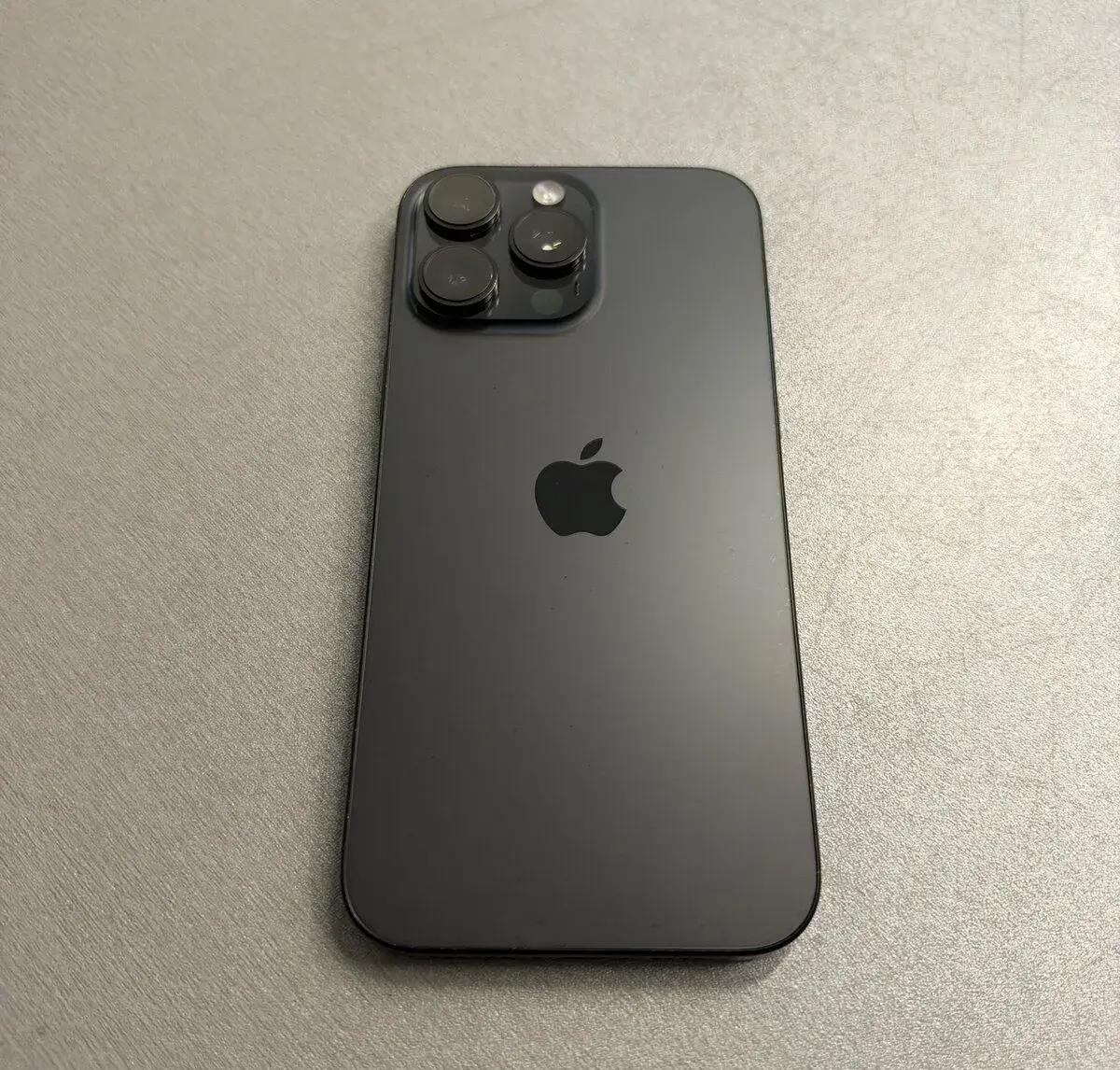 iPhone 16 Pro Max 256GB black titan, rok záruka