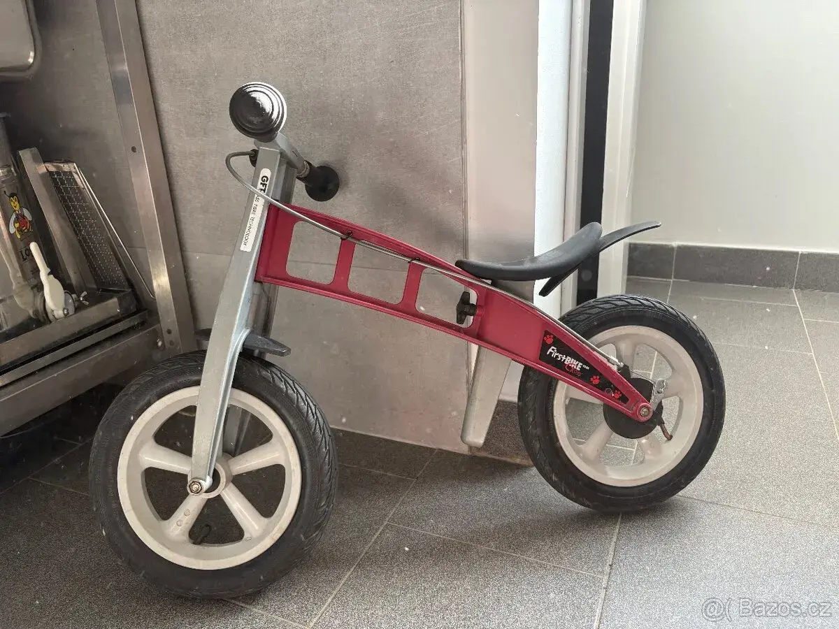 First bike odrážedlo, dobrý stav, používané, s přední brzdou
