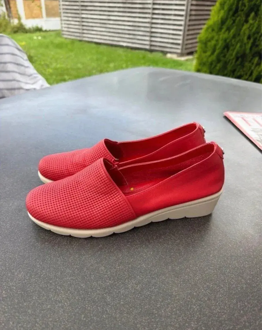 Baťa červené dámské polobotky pravá kůže vel. 39