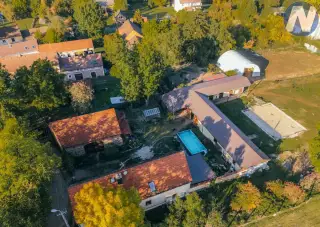 Koňský ranč Lhota u Stříbra - 57 340 m2, 10 boxů a vlastní b