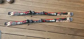 Blizzard G-Force G1 160 cm + vázání – velmi pěkný stav