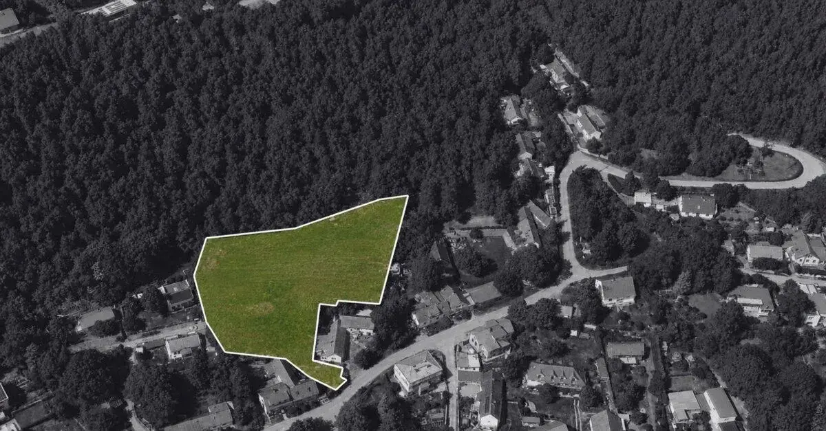 pozemek s možností rozdělení až na 3 stavební parcely u lesa