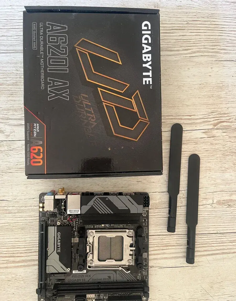 Gigabite a620i ax am5 mini ITX