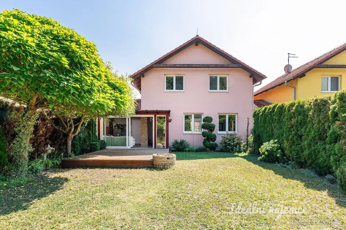 Pronájem rodinného domu 5+1 Horoušany 141 m2 451m2, zahrada