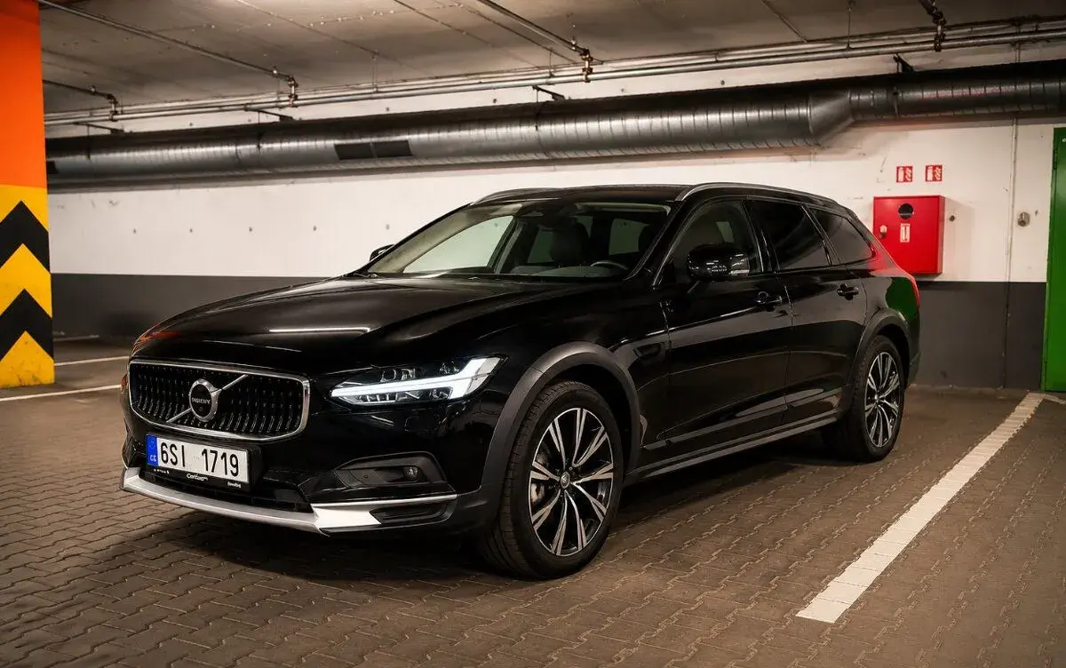Volvo V90 – 2023, 101 000 km