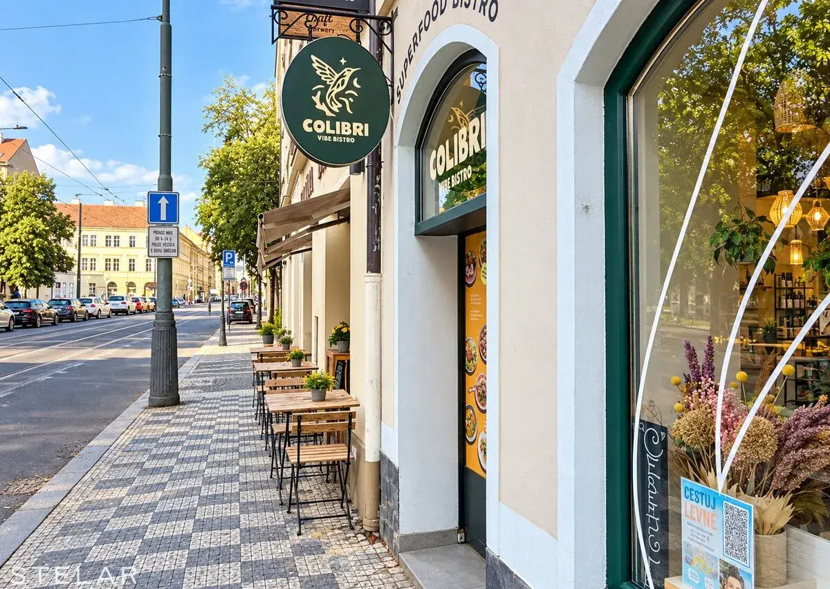 Přenechání kompletně vybavené kavárny – Sokolovská, Praha 8