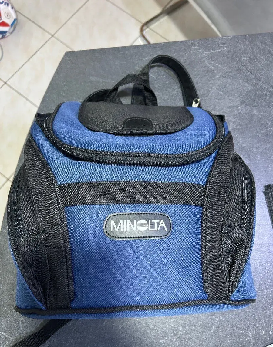Fotobatoh na zada Minolta