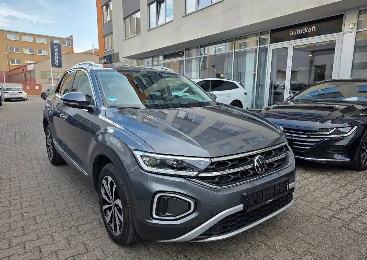 Volkswagen T-Roc – 2023, 151 296 km