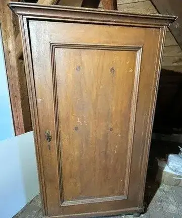 Starožitná skříň
