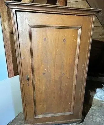 Starožitná skříň