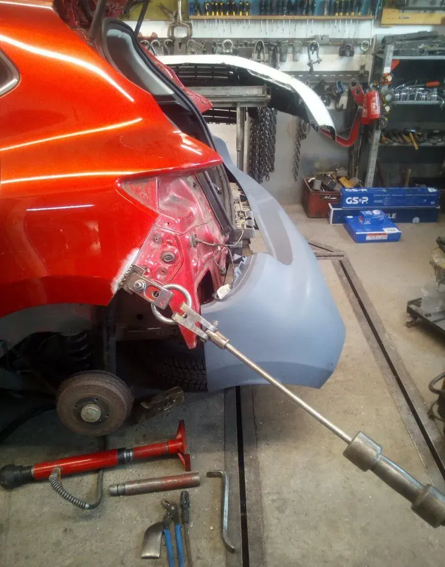 Auto karosářské práce na osobních vozech.