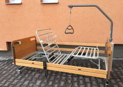 Elektrická zdravotní polohovací postel pro seniory