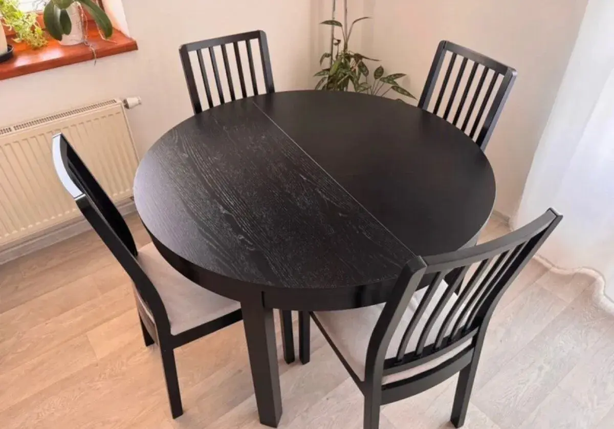 Rozkládací stůl + 4 židle