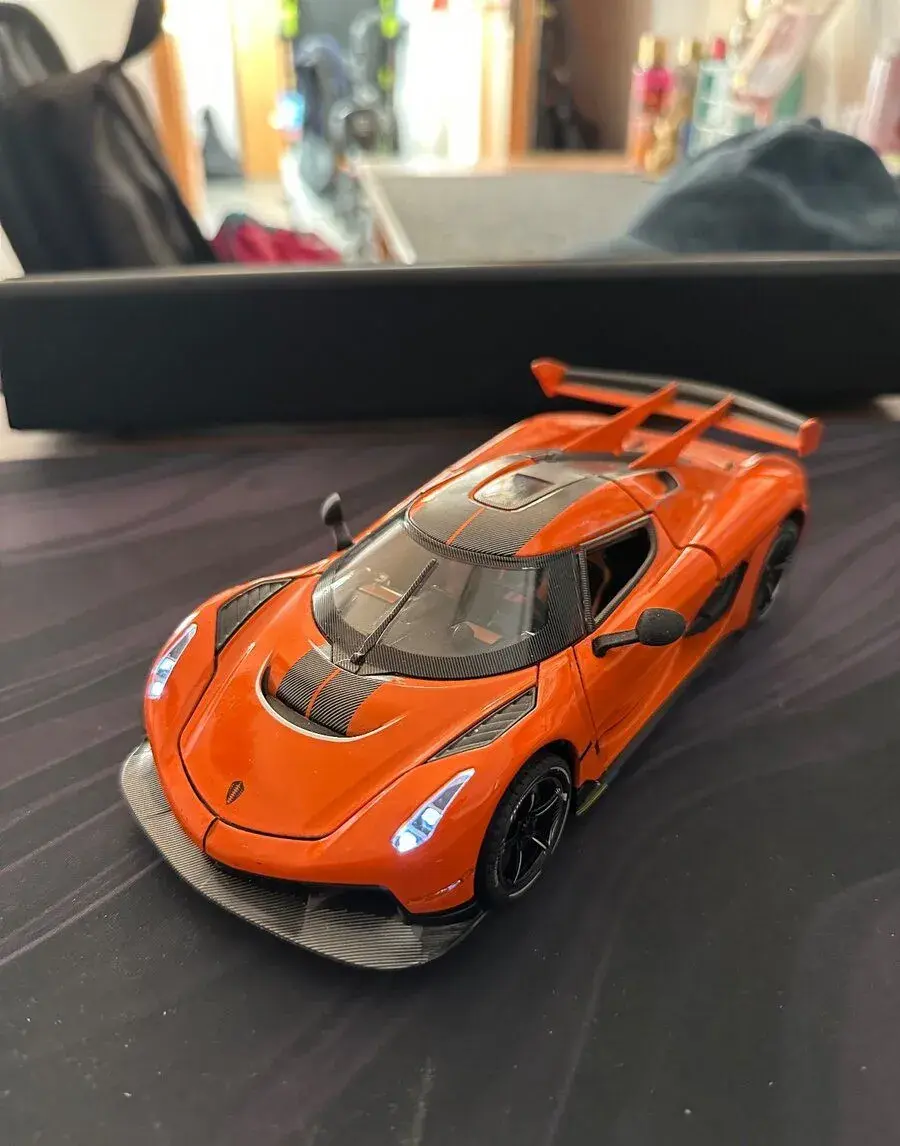 Kovový model Koenigsegg Jesko 1:24 – nový (pouze bez krabice