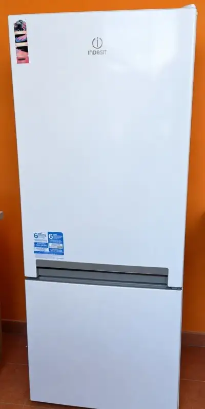 Lednička Indesit