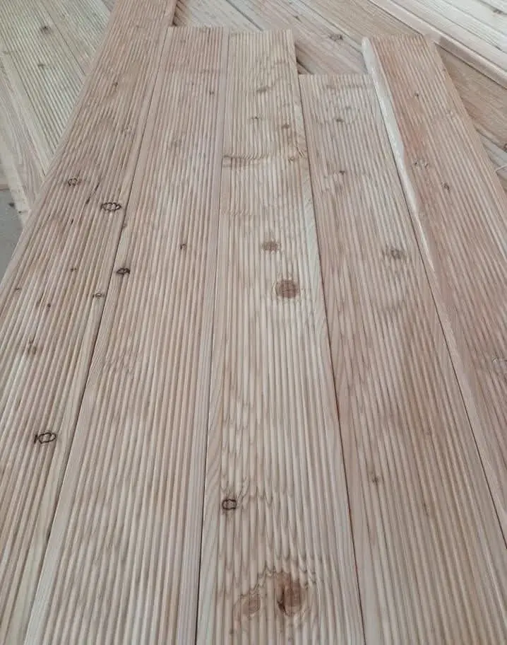 Výprodej modřínových terasových prken a podlahy