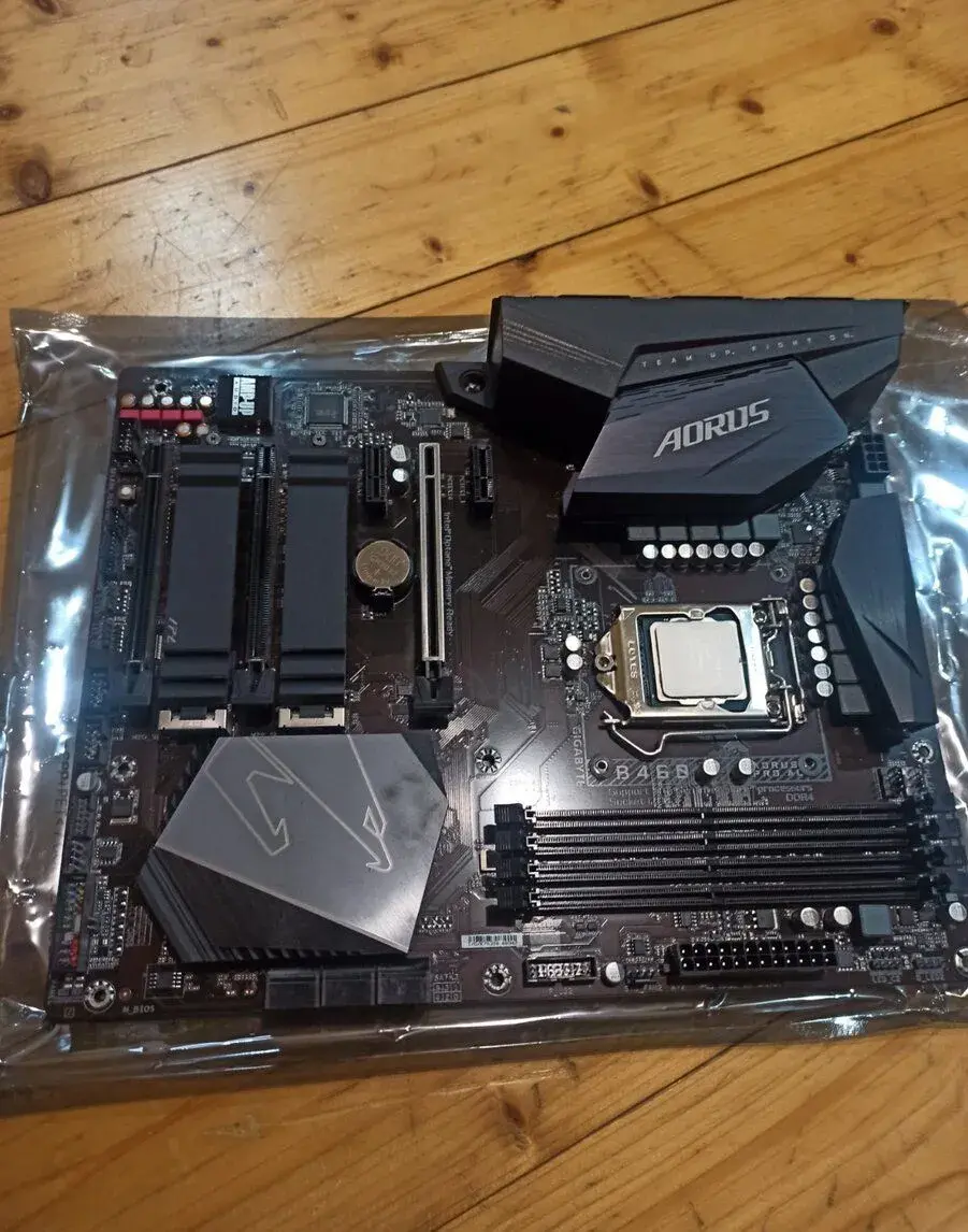 Gigabyte B460 AORUS PRO AC + I7 10700F