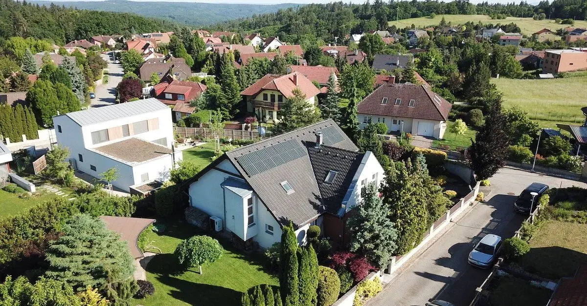 Brno–Útěchov: velkorysý dům 5+1 263m2 se zahradou 1012m2 a v