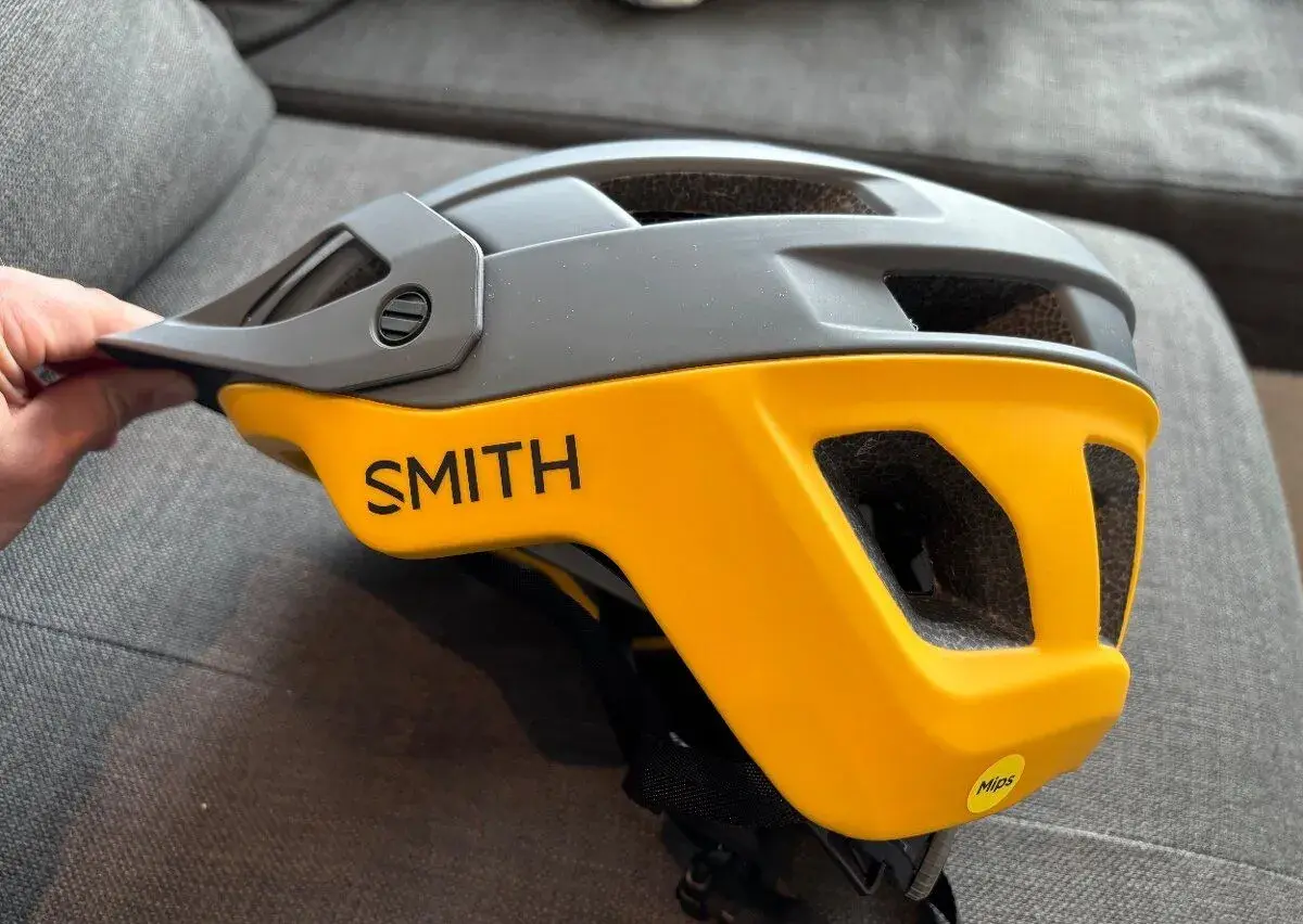 Novou cyklo helmu Smith Engage 2