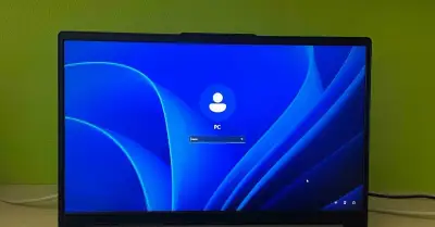 Lenovo LOQ Essential 15IAX9E