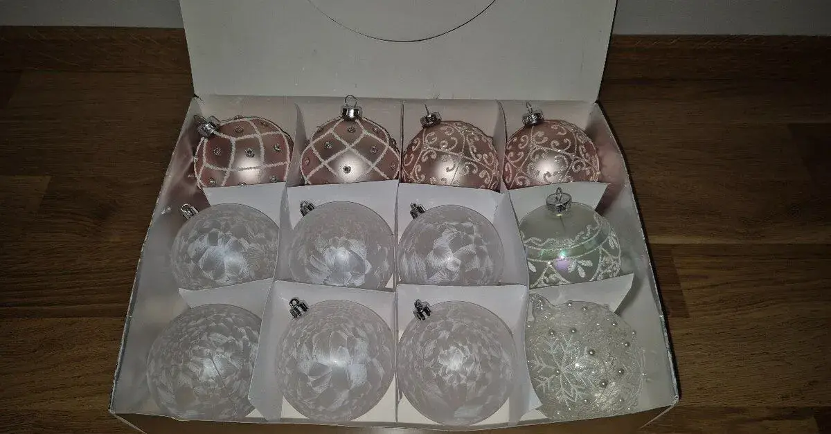Vánoční koule - 6 skleněných, 6 plastových