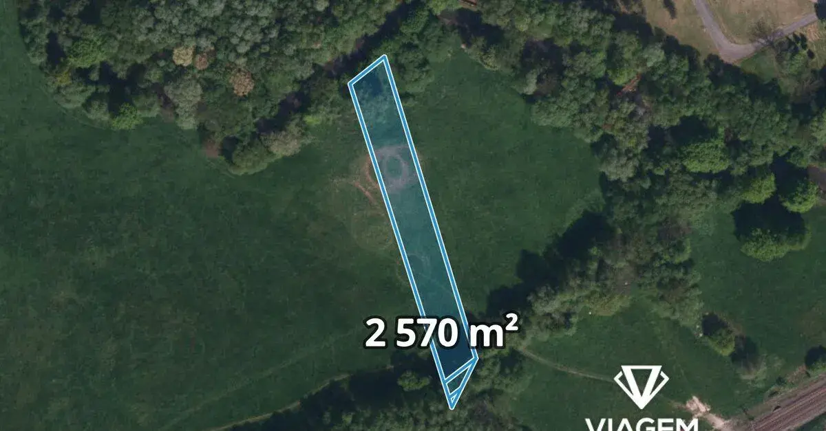 Pole 2 570 m²
