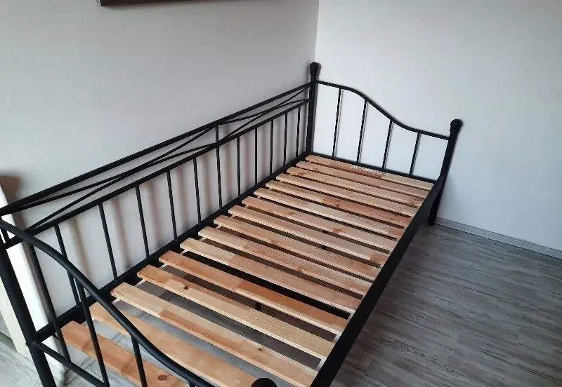 Kovovou postel, jednolůžko IKEA
