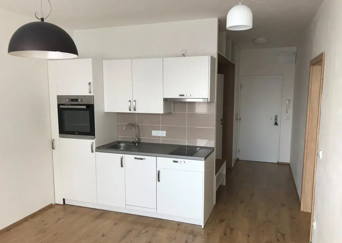 Pronájem bytu 2+kk, 45 m2, ulice Arnošta z Pardubic, Pardu