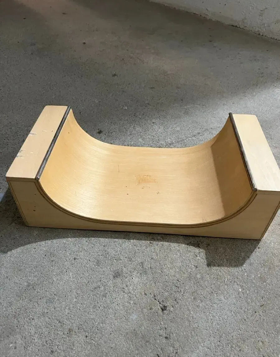 Dřevěná U-rampa na fingerboard