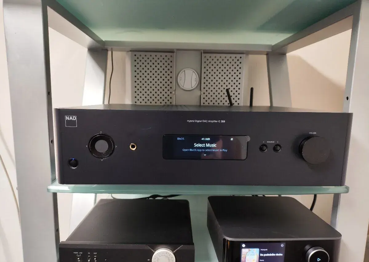 HIFI zesilovač NAD c399 + MDC2 BluOS-D