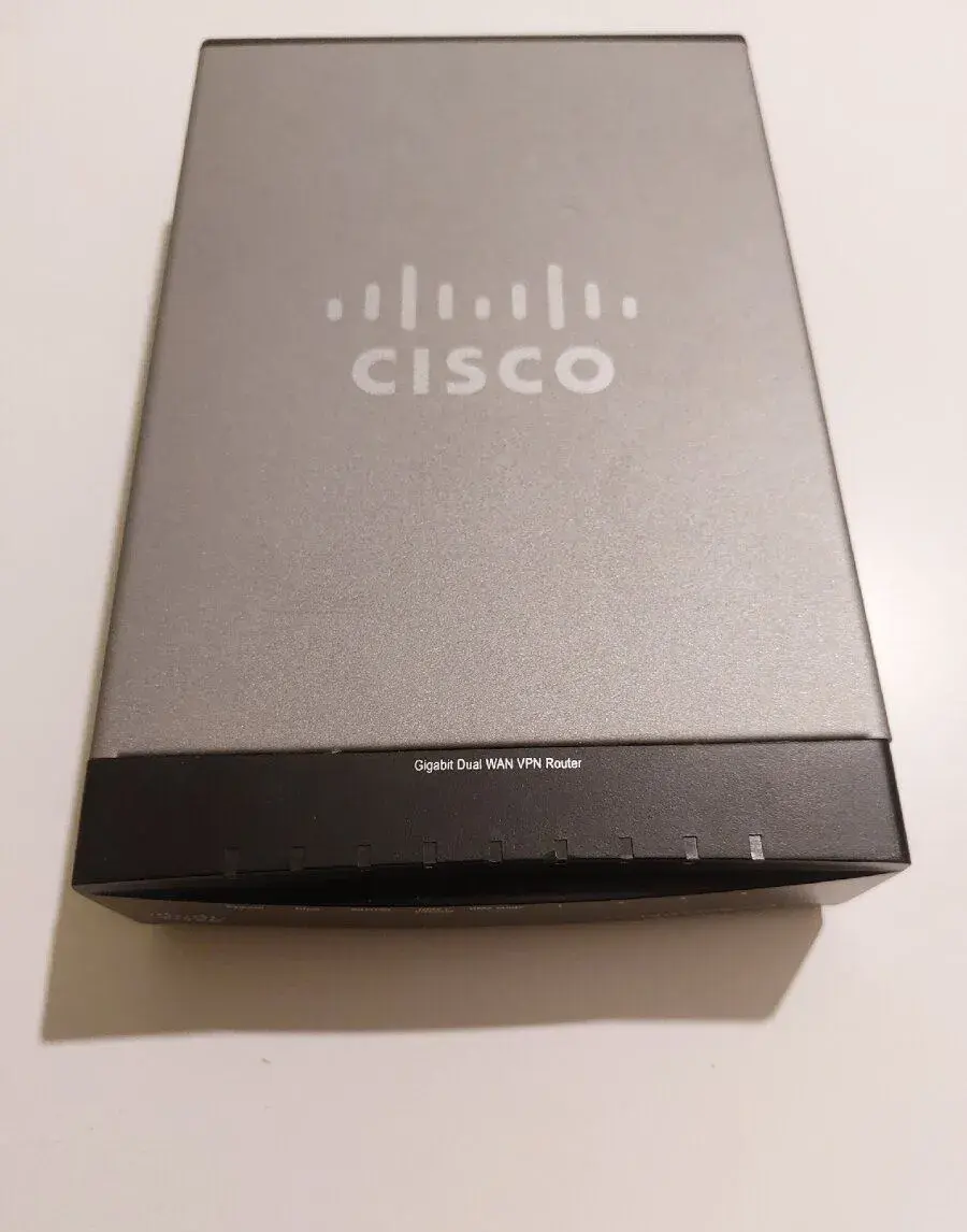 Cisco Dual WAN VPN Router RV042G