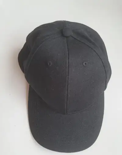 černá kšiltovka