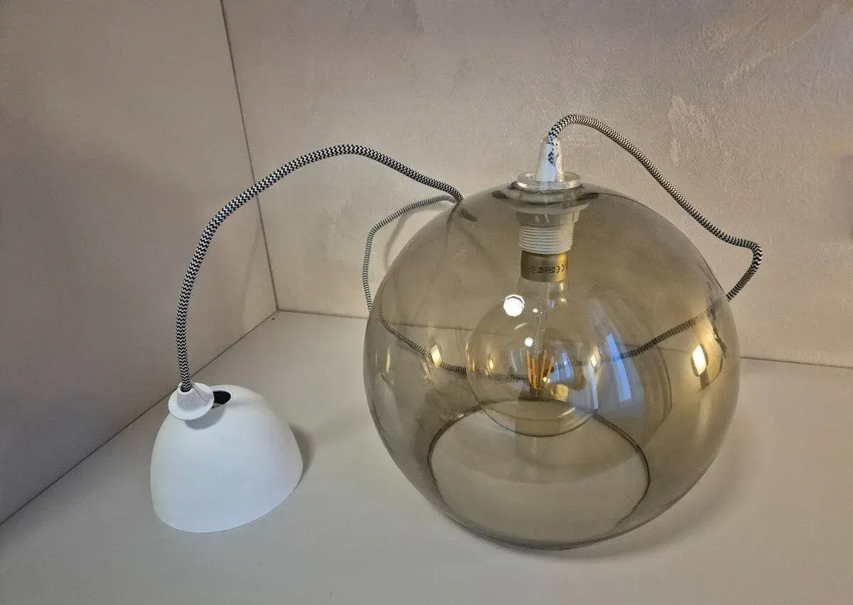 Designový lustr IKEA JAKOBSBYN (kouřové sklo)
