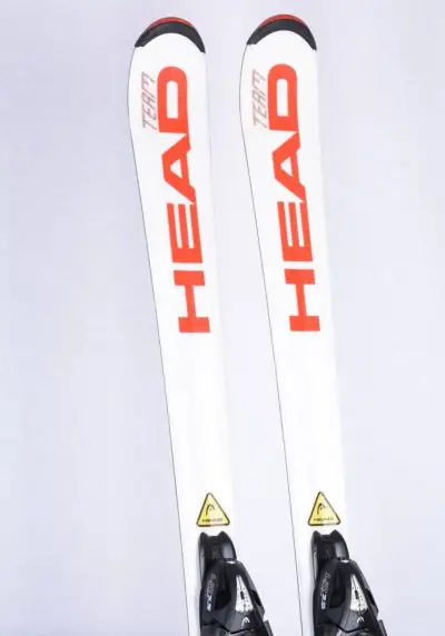 Použité dětské lyže HEAD SUPERSHAPE TEAM